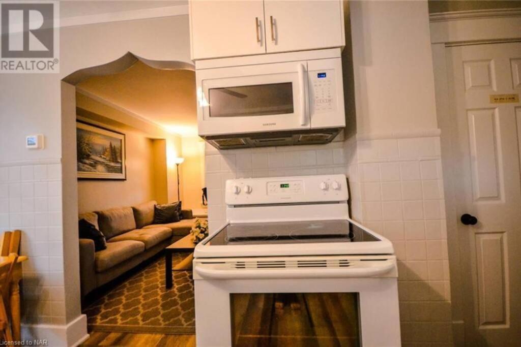 Cozy 3 Bedroom Downtown Cottage With Complimentary Breakfast Delivered Daily To The Rental Niagara Falls Eksteriør bilde