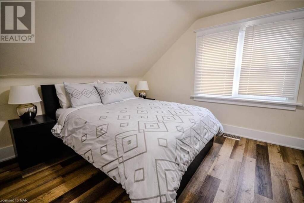 Cozy 3 Bedroom Downtown Cottage With Complimentary Breakfast Delivered Daily To The Rental Niagara Falls Eksteriør bilde