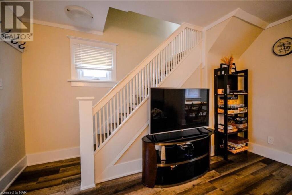 Cozy 3 Bedroom Downtown Cottage With Complimentary Breakfast Delivered Daily To The Rental Niagara Falls Eksteriør bilde