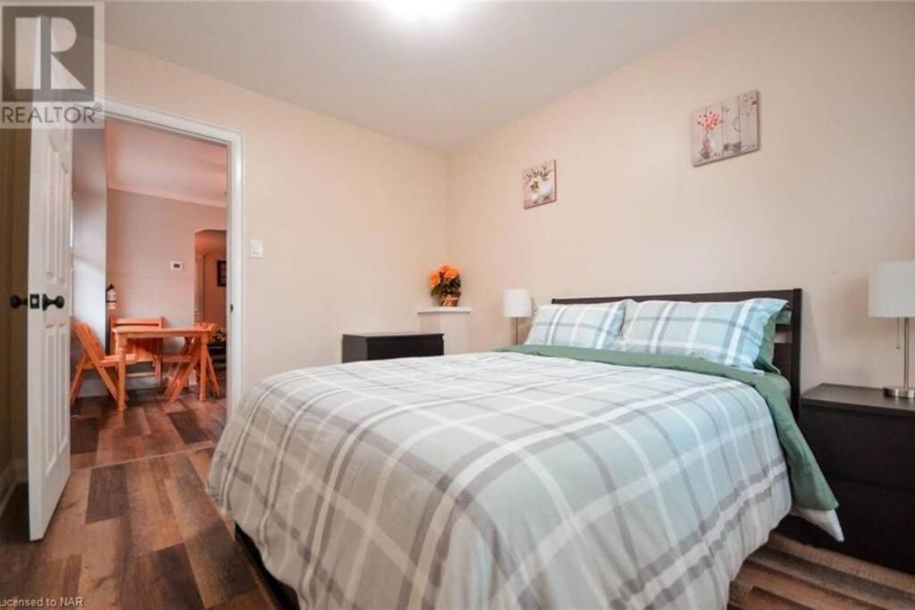 Cozy 3 Bedroom Downtown Cottage With Complimentary Breakfast Delivered Daily To The Rental Niagara Falls Eksteriør bilde